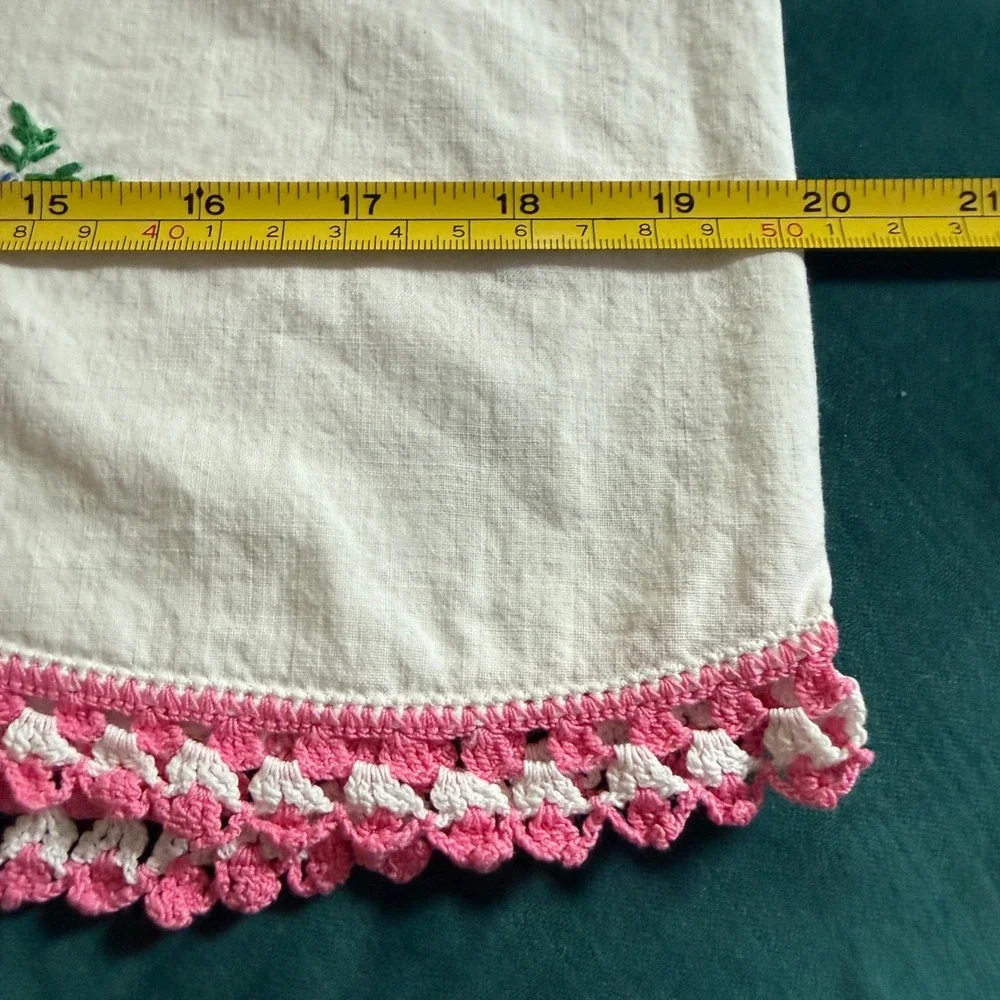 Vintage White Cotton Pillowcases‎ 2 Embroidered Floral Pink Scalloped Crochet